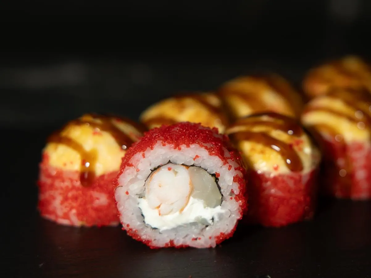 Запеченный с гребешком и креветкой